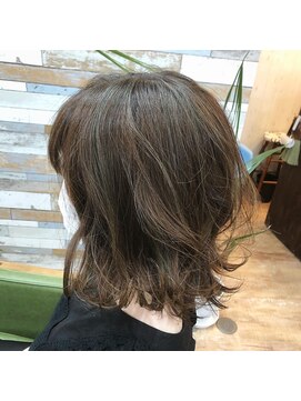 ハウオリ ヘアーワークス(Hauoli hair works) ハイライト×カーキアッシュ