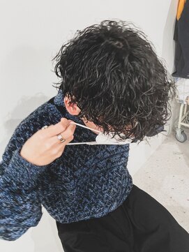 ヒビヲ(HIBIO) 前下がりマッシュ波巻きスパイラルパーマメンズツーブロック横浜