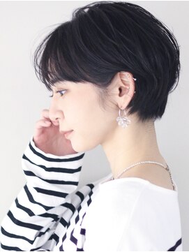 サーカス バイ ビュートリアム 青山(CIRCUS by BEAUTRIUM) 小顔 黒髪 パーマショート 暗髪 前髪あり 耳かけショート