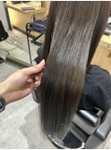 オリーブカラーでトーンダウン