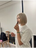 ボブ切りっぱなしボブハイトーンブリーチ