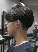 センターパートニュアンスパーマテーパーフェード毛流れパーマ