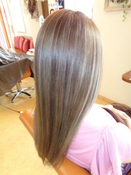 デザインヘアー ピアジェ 橿原店(DESIGN HAIR PIAGET) ☆キララダブルカラーで、揺れ動く度に違った色合艶めきを表現☆