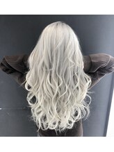 当店独自のホワイトブリーチはAngeだけ☆極限まで日本人特有の赤みを消し、憧れのホワイトヘアに☆