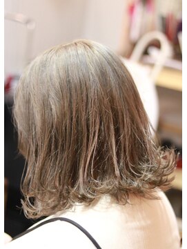 キミ(kimi) 【kimi自由が丘】ケアブリーチ×ミルクティーグレージュ