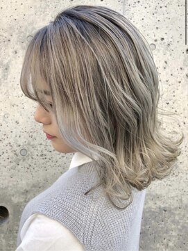 アース 西千葉店(HAIR&MAKE EARTH) ハイライト前下がりショートプラチナブロンド金髪ウルフボブ