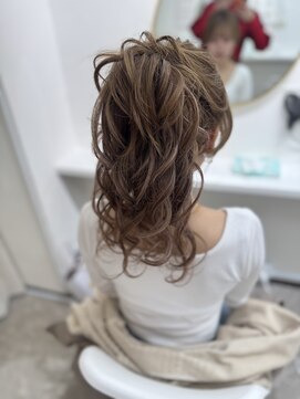 エム(m.) ポニーテール