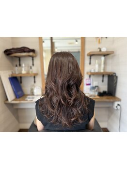 【白髪ぼかし・ハイライト】白髪を増やさない。頭皮の負担を最小限に白髪をもっと楽しむ[都賀]