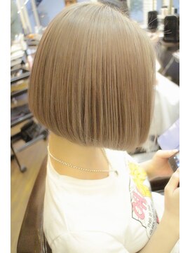 美容室もぜか堂 *ホワイトカフェモカアッシュ×前下りショートボブ*