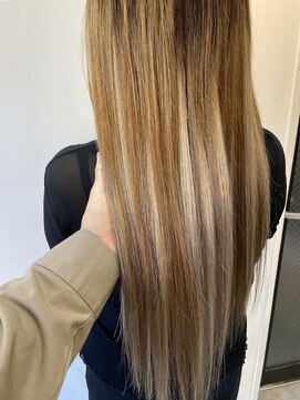 フツーロ 栄(FUTURO) ＃ギャル＃バレイヤージュ＃派手髪