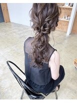 ニド(2do)&nbsp;結婚式お呼ばれダウンポニーアレンジ