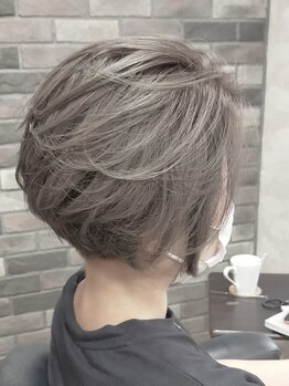 エピス プラス 円山店(epice plus)の写真/[駐車場有/西18丁目すぐ]白髪を活かした＜白髪ぼかしハイライト＞が人気＊若々しい印象で色持ち・艶UP！