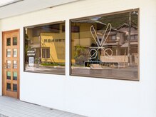 エクーテヘアーラボ(Ecoute Hair lab.)の雰囲気(店舗外観はハサミのロゴが目印です!)
