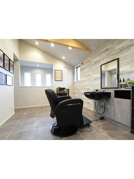 上質な空間と施術が定評のマンツーマン、プライベートサロン◇歴の長いベテランスタイリストがお迎え