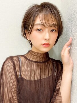 ラルユー 金山(LallYou) ホワイトグレージュショートボブ30代40代50代ひし形シルエット