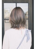 ロスカ(Loska)&nbsp;ミディアムレイヤー×ローライト