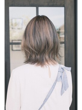 ロスカ(Loska) ミディアムレイヤー×ローライト