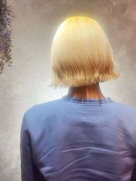 ブリーチでも叶う艶ホワイトカラー