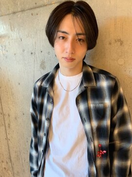 ブルーブラック　センターパート　韓国風メンズスタイル