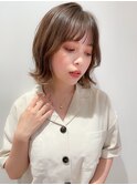 イヤリングカラーインナーカラーミルクティーブロンドくびれボブ