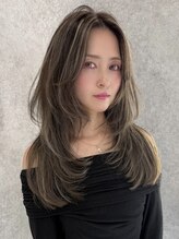 アイリス(AIRIS)&nbsp;レイヤーカット　顔周りカット　ロングレイヤー　アッシュグレー