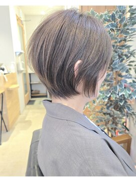 コピュラ コピュラカワゴエ(COPULA) ナチュラルショートハッシュカットグレージュ