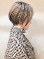 ノク(nok)&nbsp;はちみつ色の丸みショート_耳かけフォギーベージュ