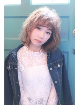 シレーナ ヘアーリゾート(Sirena Hair Resort) 厚めバング☆ゆるふわミディ・ボブ