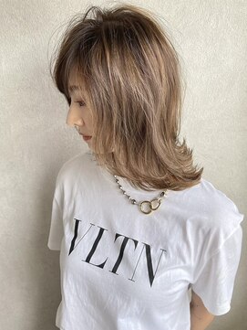 カーサ(Casa.) シアーべージュ×外ハネミディ