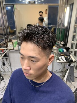 メリケンバーバーショップ フクオカ(MERICAN BARBERSHOP FUK) ハイライトマッシュパーマウルフアッシュブラック