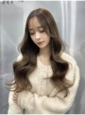 くすみベージュ×甘めレイヤーカット