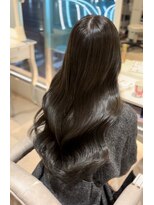 クム(kumu)&nbsp;【kumu】韓国風/レイヤーカット/透明感/ロング/艶感/グレージュ