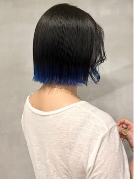 ハレ(hale) 裾カラー ブルー 切りっぱなしボブ 外ハネボブ ストレート 20代