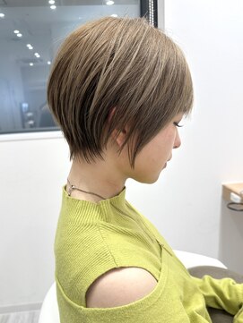 アドラーブル ココロ 新潟(adorable CoCoLo) 透明感シアーベージュ◎ブリーチなし丸みショート