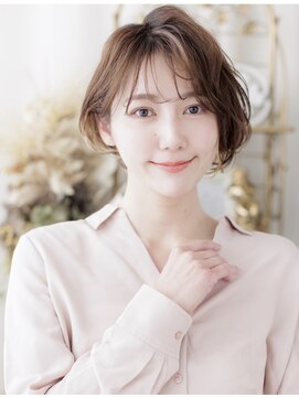 エノア バイ カバーヘア(ENOA by COVERHAIR) 大人のエアリーショート×イヤリングカラー