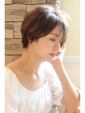 レウナ 外苑前(Reuna) 30代40代に人気シルエットが綺麗に見えるショートボブ