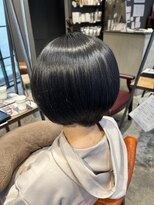 インス(ensue)&nbsp;20代30代40代人気大人美人艶感シースルーバング京都ショートヘア