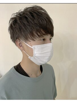 ベッロ(Bello) スジ感映える重めマッシュ