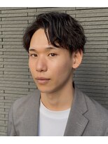 クオンヒール(QUON HEAL) ゆるめスパイラル刈り上げセンターパート