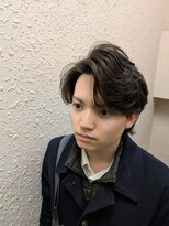 シザーズ(scissors)&nbsp;カルマパーマ、センターパートスタイル