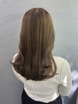 メゾンアトリエ(MaisonAtelier) ブリーチなしダブルカラーでオリーブベージュ