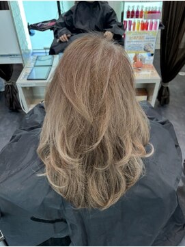ヘアーリゾートノーブル(Hair Resort Noble) ハイライトで魅せる大人レイヤー