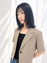 ユイマァル 倉敷(YUIMARL)&nbsp;倉敷20代30代★くびれレイヤー★ネイビーブルー★ブリーチカラー