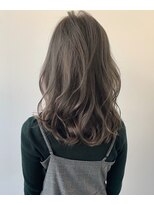 エル(LE)&nbsp;ネイビーカラー大人かわいいゆるふわセミディ