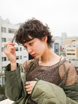 トゥコ(tuco)&nbsp;ウルフ　ショート　パーマ　ワンカール　グレージュ