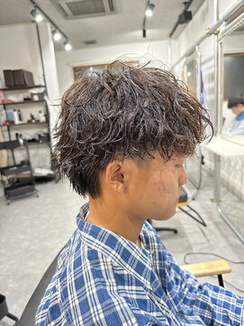 フゥ 宇都宮(FeU) 波巻きスパイラルメンズパーマツイストスパイラルパーマ