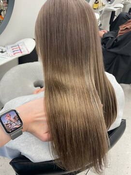 ヒビヲ(HIBIO) ダブルカラーベージュカラーハイトーンカラーケアブリーチボブ