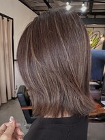 リム(Rim)&nbsp;白髪ぼかしハイライト×ミディアム