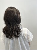 上品な巻きと暗めなトーンが素敵なミディアムロング☆
