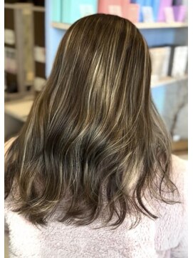 エテバイリリア(ete by LILIA.) ハイライト